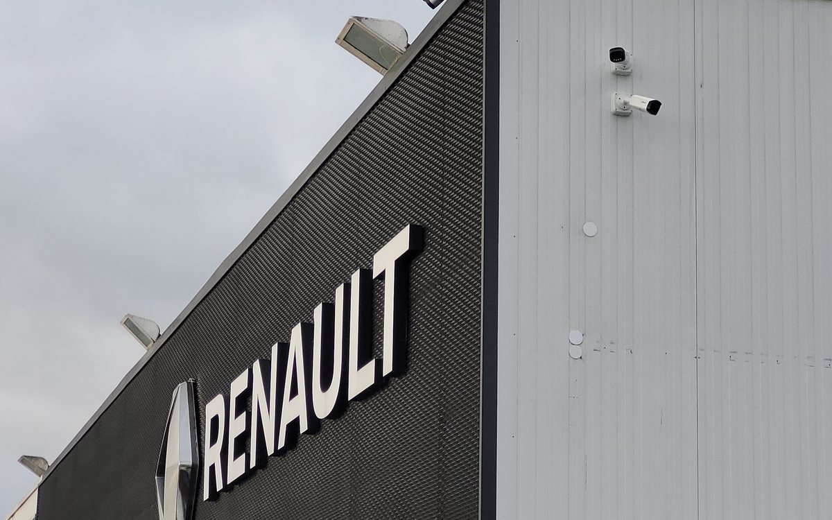 Caméra installée en façade de la concession Renault Thivolle à Mâcon