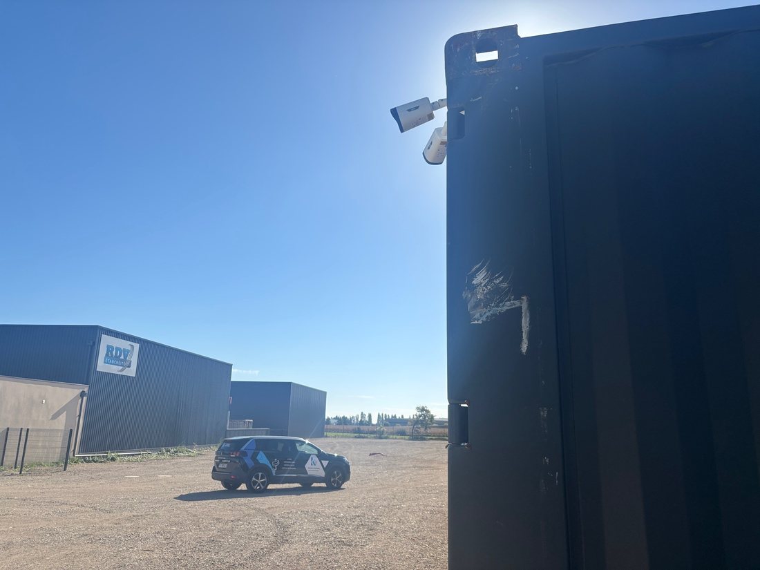 Centre de self-stockage équipé en caméras et contrôle d'accès par Kitech Systems